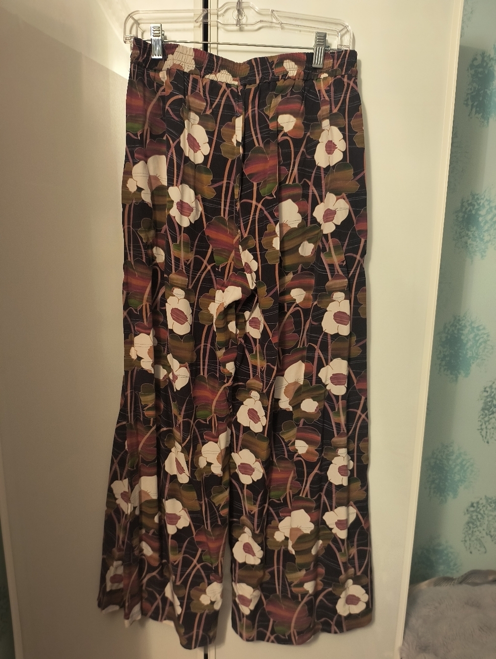 The Westside Silk Floral Blouse (M) Pants (L) Set - Picture 6 of 10